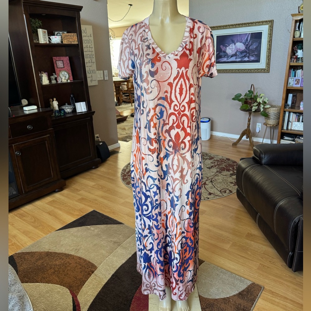 Exclusive Apparel multicolored short sleeve Vneck maxi dress-size M